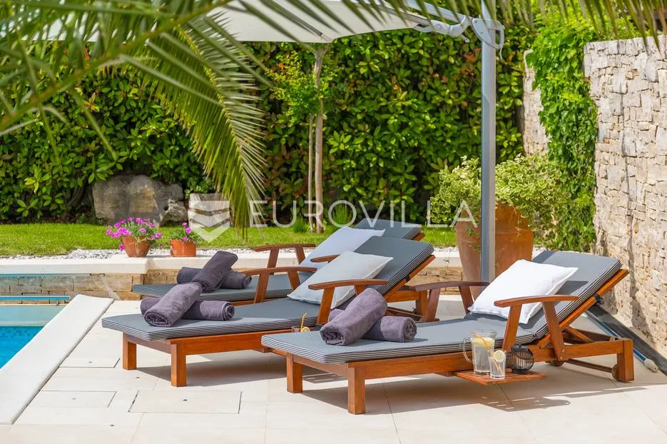 rovinj, rovinjsko selo, prekrasna villa s wellnessom i bazenom, 224 m² - slika 24
