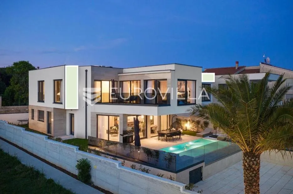 medulin, prekrasna villa od 350 m2, svega 6 m od mora s očaravajućim pogledom - slika 3