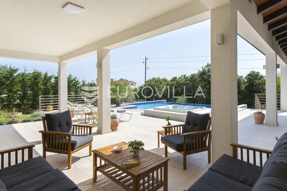 istra, labin, prekrasna vila s pogledom na more prepuna sadržaja - slika 4