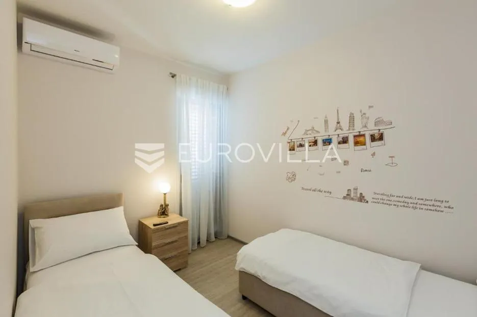 kaštel lukšić, vila s bazenom i pogledom na more - slika 12