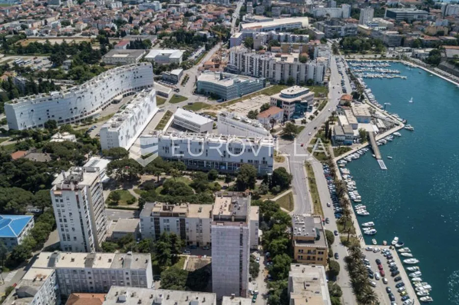 Zadar, TIZ, ekskluzivan penthouse s panoramskim pogledom na more, terasom, garažnim mjestom - Branimirova obala