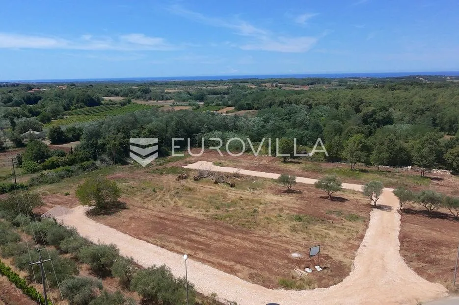 Istra, Brtonigla, Građevinsko zemljište 815 m², idealno za luksuznu vilu s bazenom