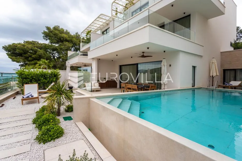 trogir, čiovo, ekskluzivna vila prvi red uz more, s prekrasnim pogledom na grad - slika 14