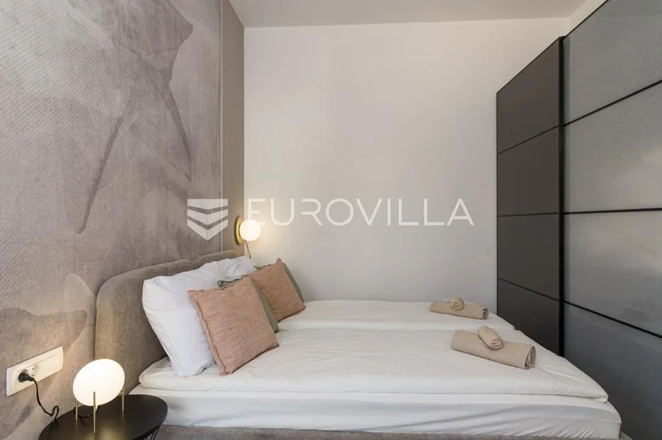 trogir, čiovo, luksuzan penthouse sa krovnom terasom i bazenom - slika 17
