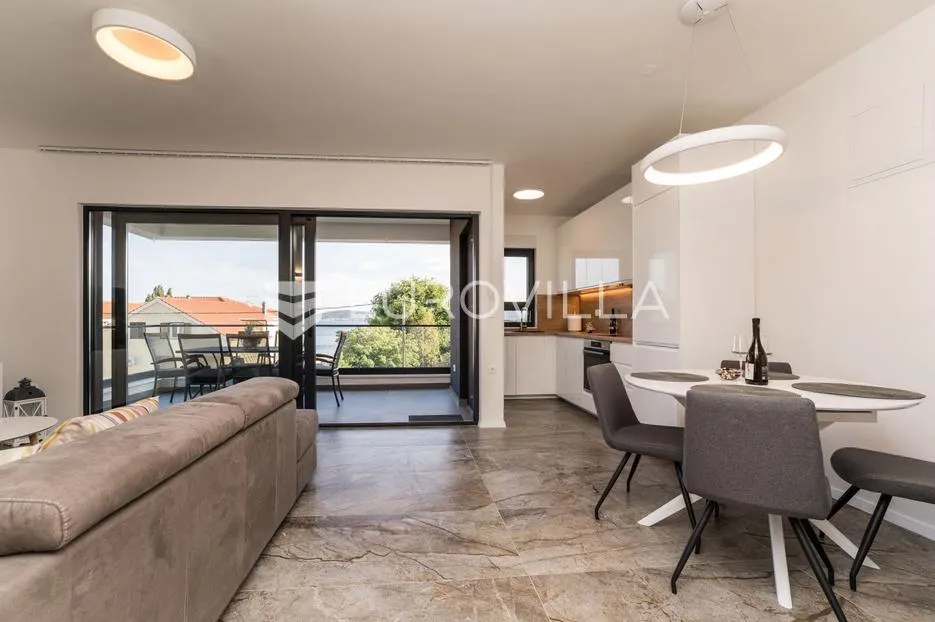 zadar, sveti filip i jakov, luksuzni dvoetažni penthouse s jacuzzijem, 2. red do mora - slika 8