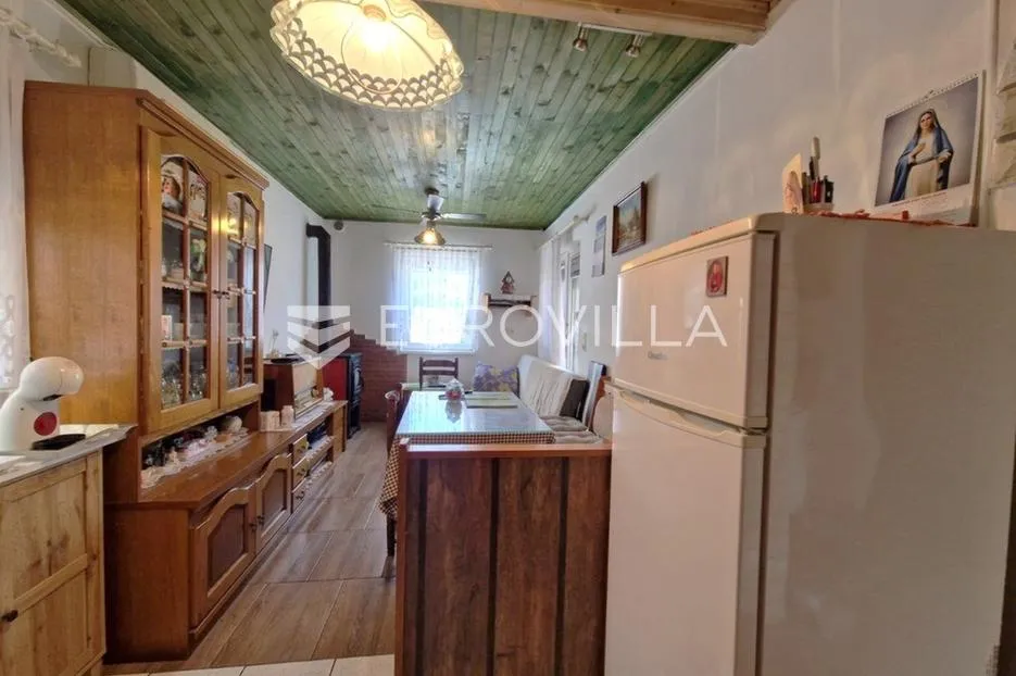 vir, nekretnina na izvrsnoj lokaciji, 40 m od mora, s dva odvojena apartmana - slika 39
