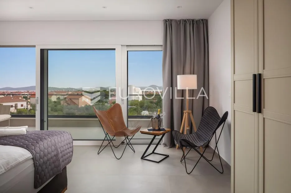 vodice, moderna vila s bazenom i pogledom na more, 332,92 m² - slika 14