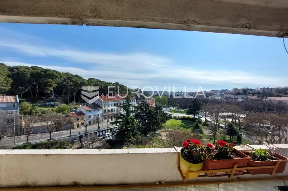 istra, pula, stan s pogledom na grad i šumu - slika 3