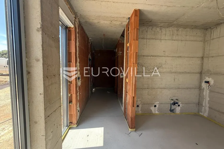 istra, ližnjan, elegantna dvojna novogradnja s vrtom 111 m² - slika 25