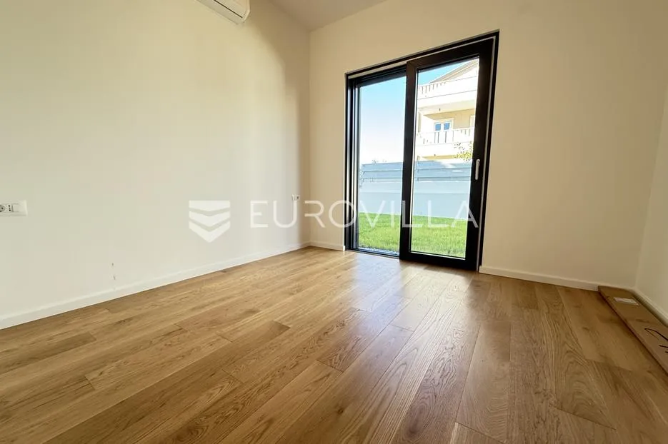 istra, premantura, luksuzni trosobni stanu u prizemlju s bazenom, 95 m², 500 od mora - slika 5