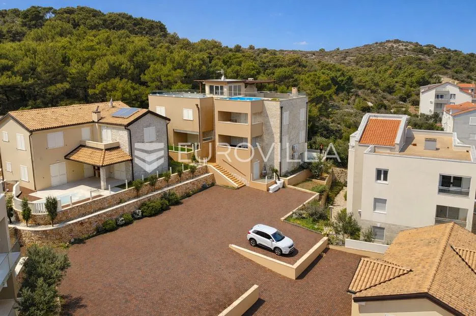 betina, prekrasan trosoban stan s bazenom i pogledom na more, 112,75 m² - slika 3