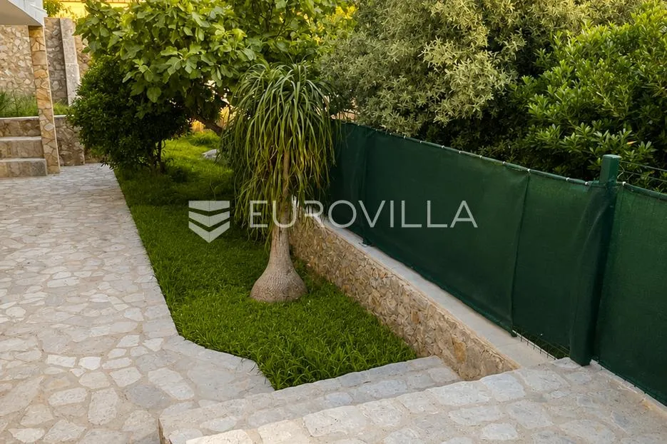 cres, martinšćica, samostojeća kuća 148 m², dva apartmana, samo 150 m od mora - slika 15