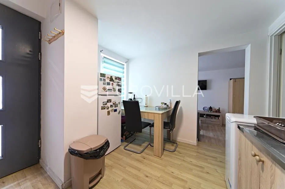 osijek, novi grad, na prodaju dva adaptirana i namještena stana u kući 41 m² - slika 3