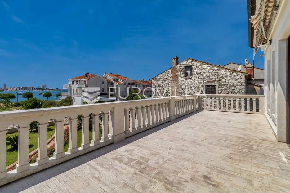 istra, umag - unikatna villa nkp 400 m2 na svega 30 m od mora - slika 24
