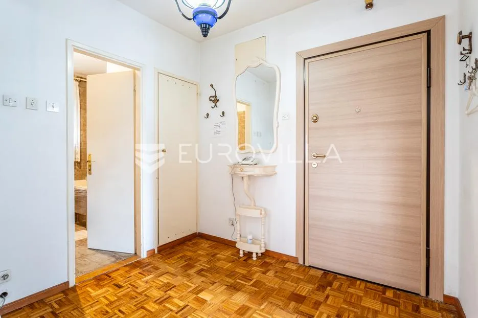 trogir, komforan jednosobni stan ukupne površine 71 m² - slika 11