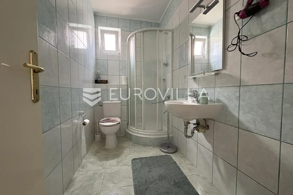 vodice, kuća s 5 apartmana, 278 m² - slika 19