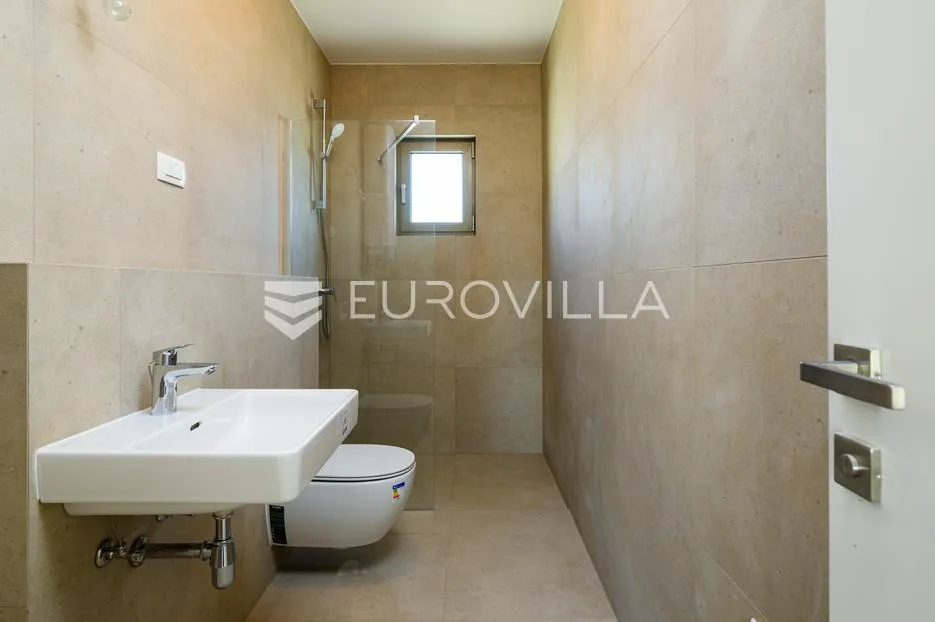 split, prekrasan penthouse s pogledom na more i grad - slika 41