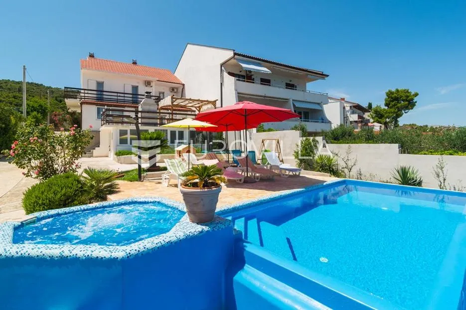 otok čiovo, slatine - kuća s bazenom na plaži - slika 2