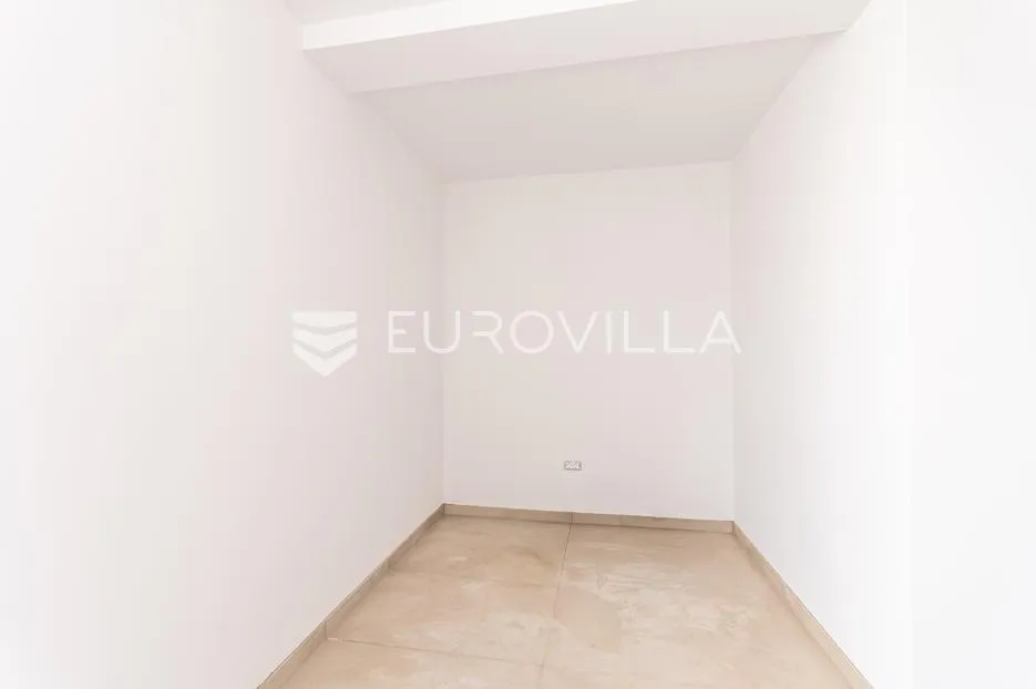 varaždin, centar, useljiv poslovi prostor 106,77 m² - slika 5