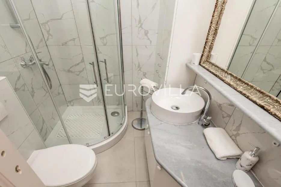 rijeka, centar, dva luksuzna studio apartmana u strogom centru - slika 23