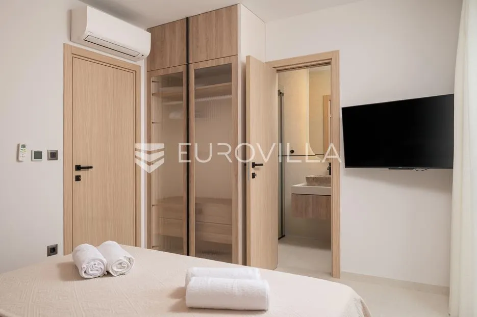 split, podstrana, urbana vila s bazenom, saunom, jacuzzijem i garažom - slika 14