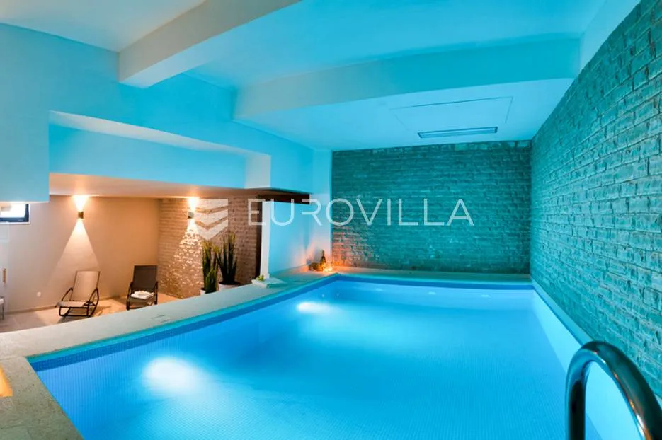 trogir, prekrasna luksuzna vila nadomak mora - slika 8