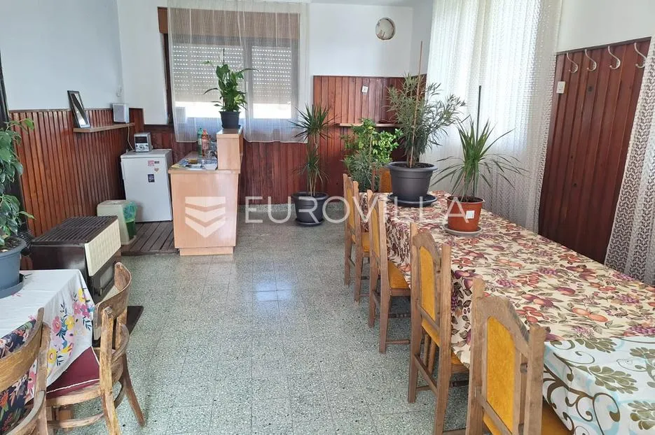 karlovac, mala švarča, stambeno-poslovna zgrada 330 m2 - slika 2