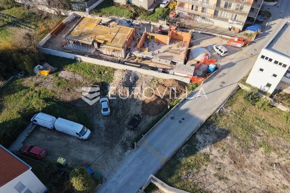 kaštel lukšić, trosoban penthouse s krovnom terasom i dva parkirna mjesta - slika 29