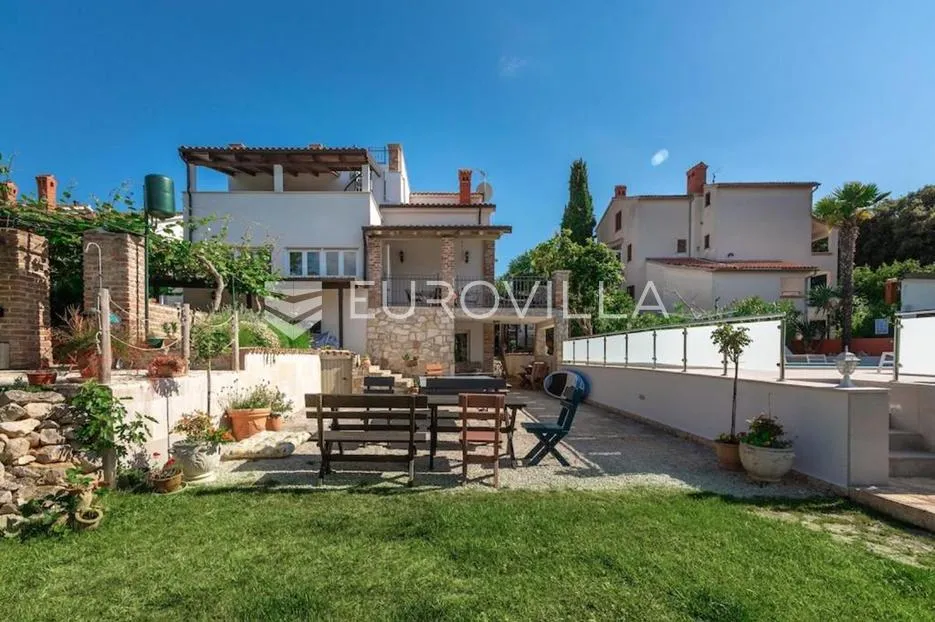 banjole, prekrasna uređena kuća nkp 350 m2 na velikoj okućnici od 3300 m2 - slika 3