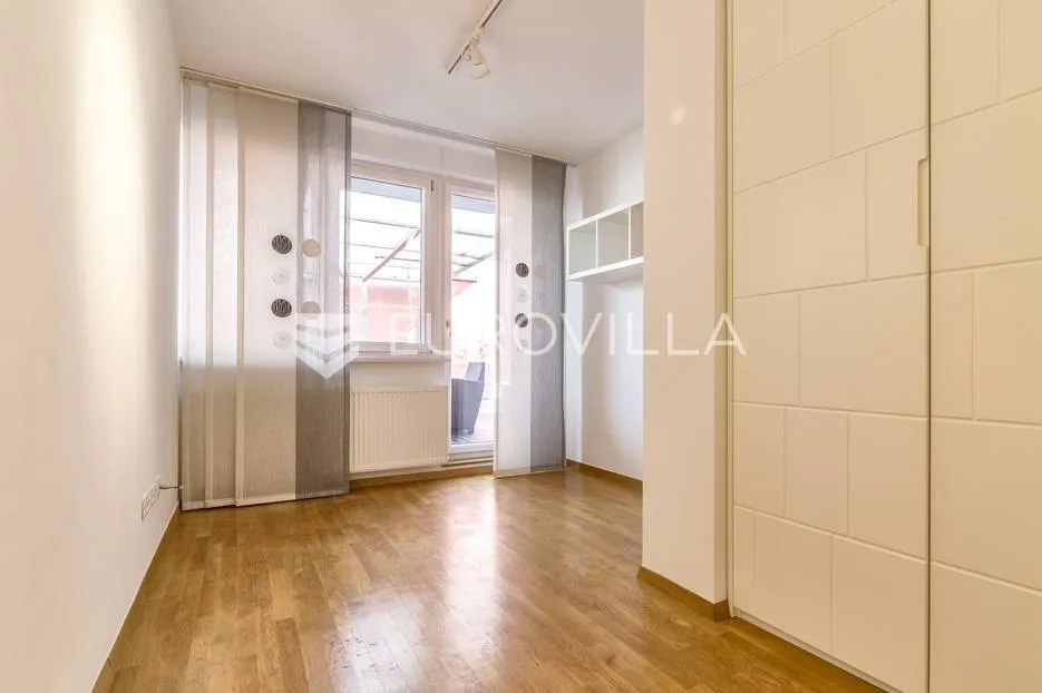 slovenska ulica, trosoban stan s terasom i garažom 106 m² - slika 10