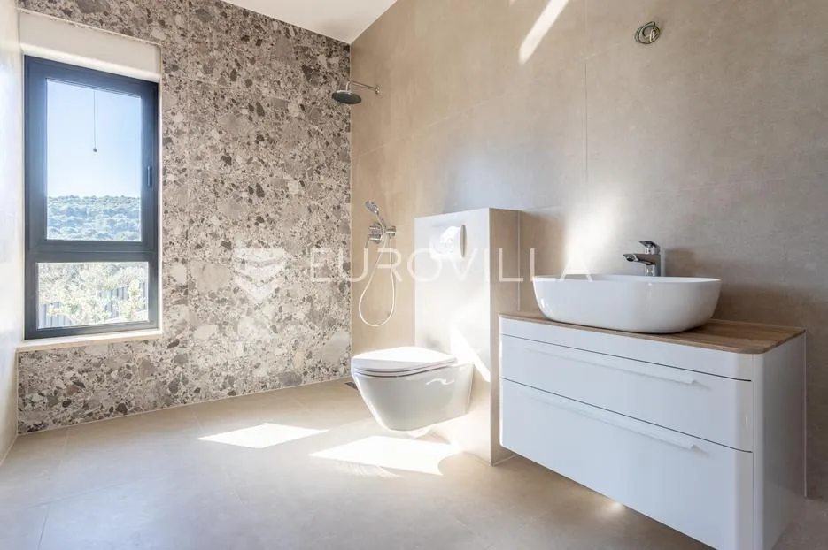 otok murter, betina, prekrasna villa s bazenom - slika 11