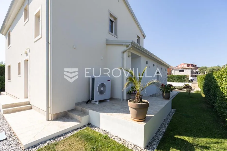 istra, tar, kamena vila s bazenom - slika 7