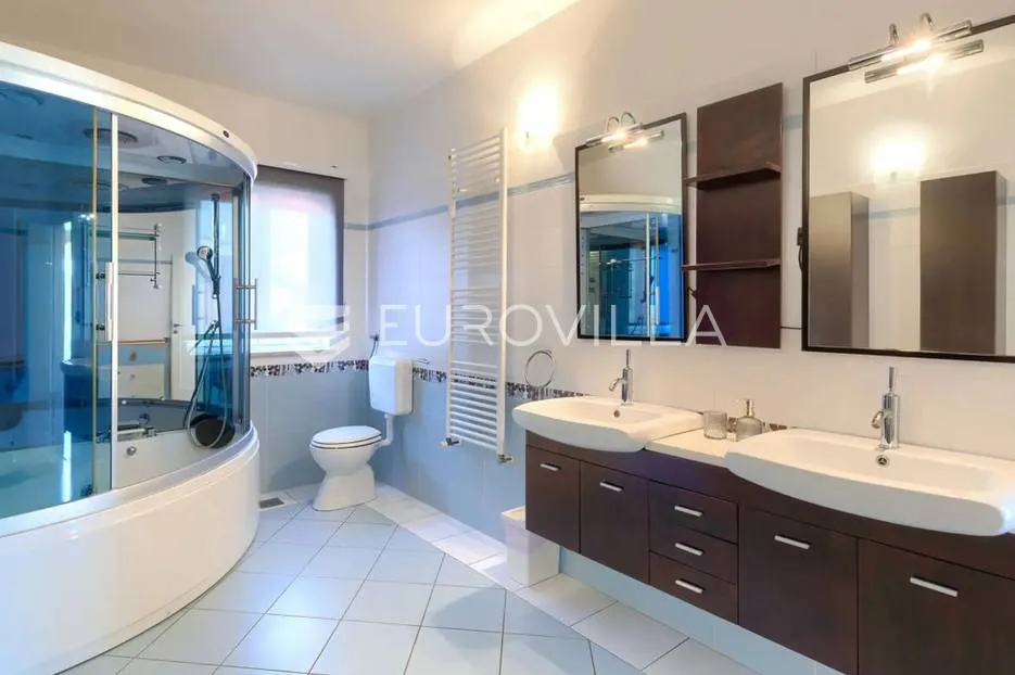 medulin, pomer, moderna samostojeća kuća 400 m² s bazenom u blizini mora - slika 21