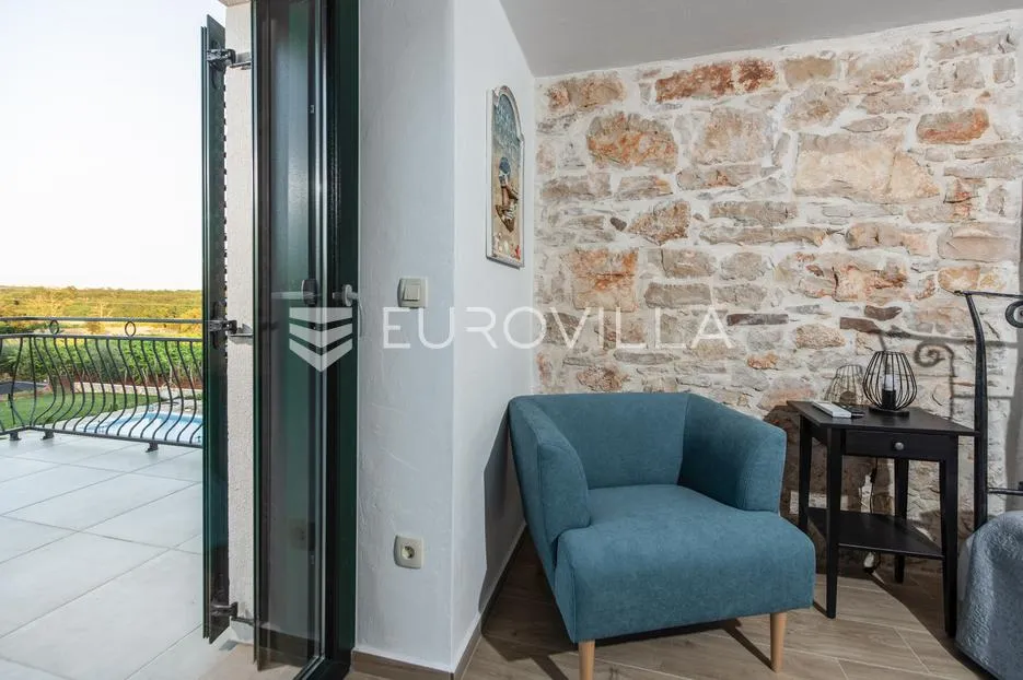 istra, umag, autentična istarska kamena kuća 260 m², okružena zelenilom, 1349 m² okućnice - slika 40
