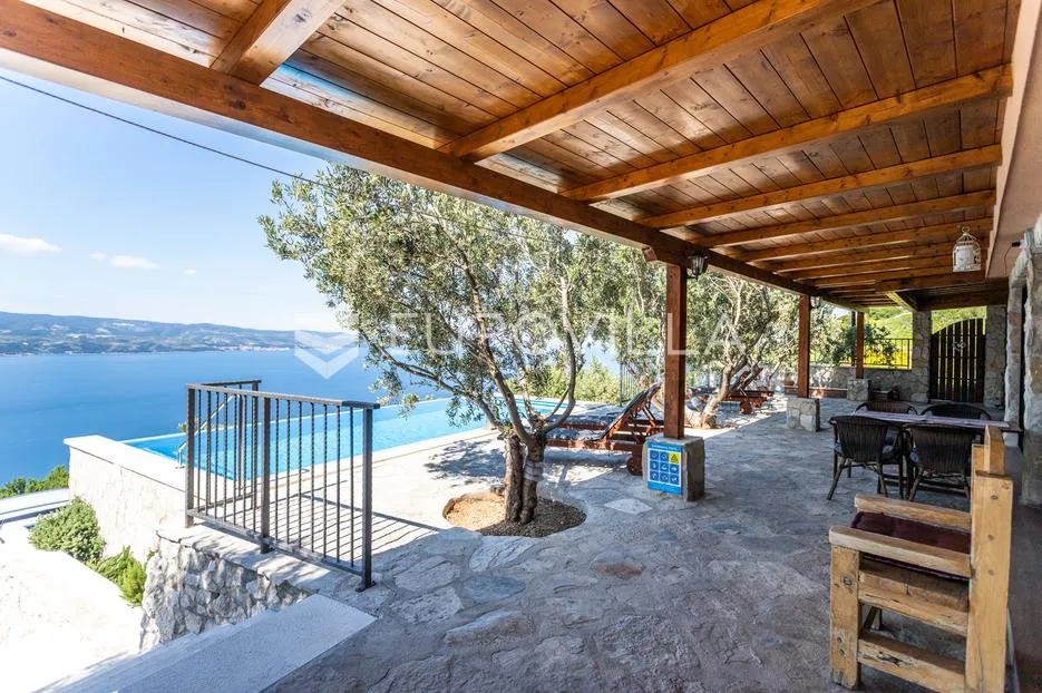 omiš, stanići, lijepa kuća s pogledom na more ukupne površine 160m2 na zemljištu površine 2546 m2 - slika 21