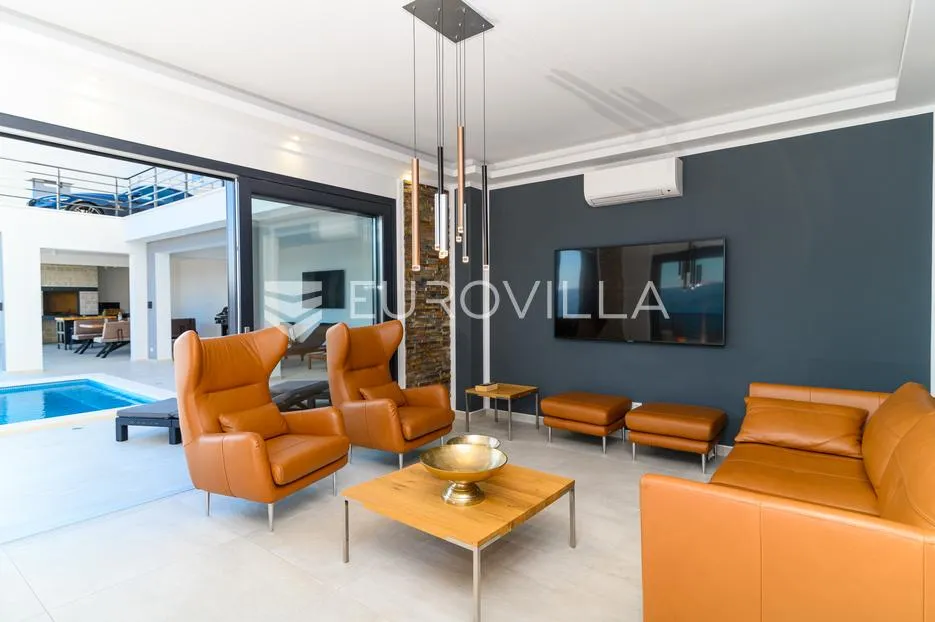 omiš, elegantna vila s tri stana i otvorenim pogledom na more - slika 19