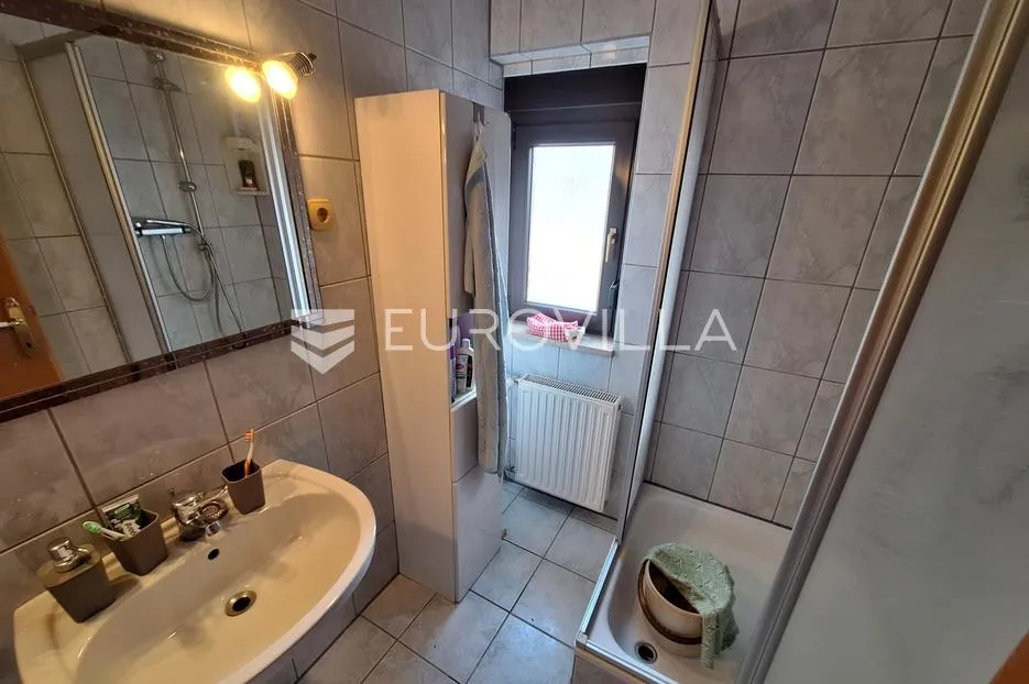 jastrebarsko, plešivica, kuća 266 m² s bazenom na mirnoj lokaciji - slika 9