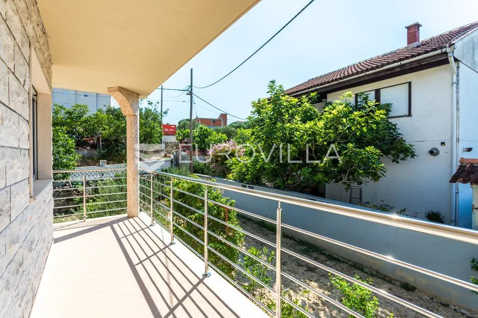split, kamen, samostojeća kuća ukupne bruto površine 492 m² - slika 24