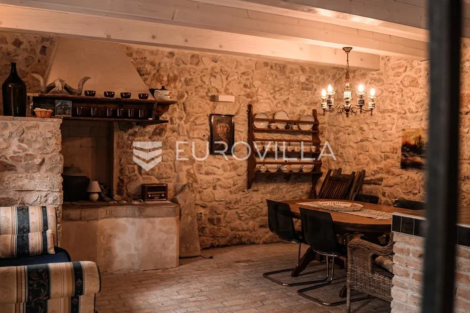 mali lošinj, susak, kamena kuća 70 m², kompletno adaptirana, vrt 56 m² - slika 2