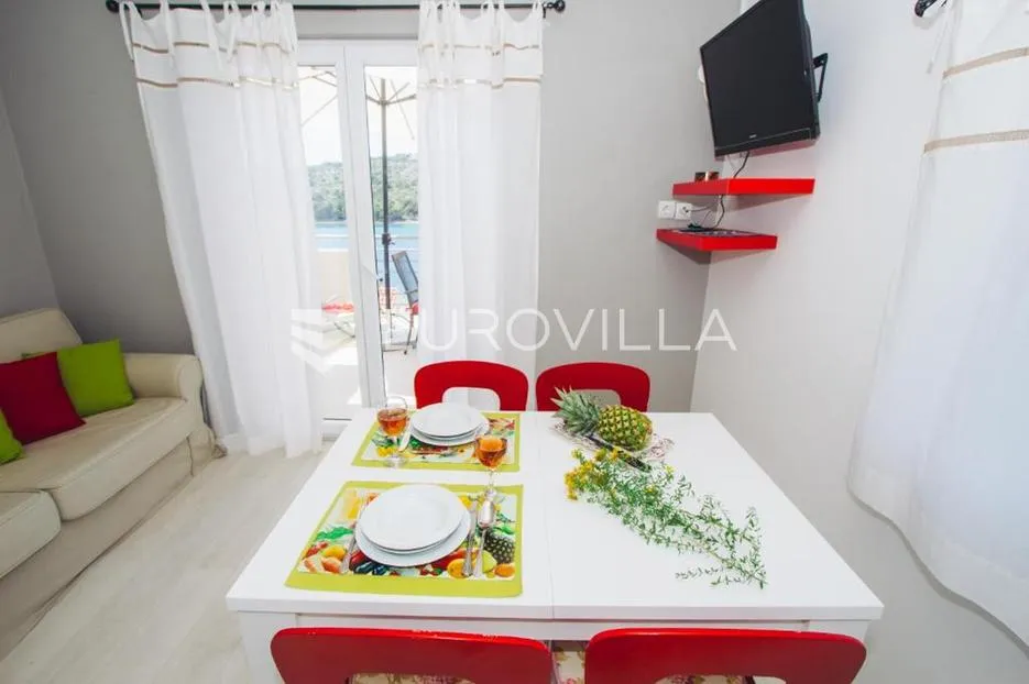 kaprije, prekrasna kuća s apartmanima, 180 m² - slika 9