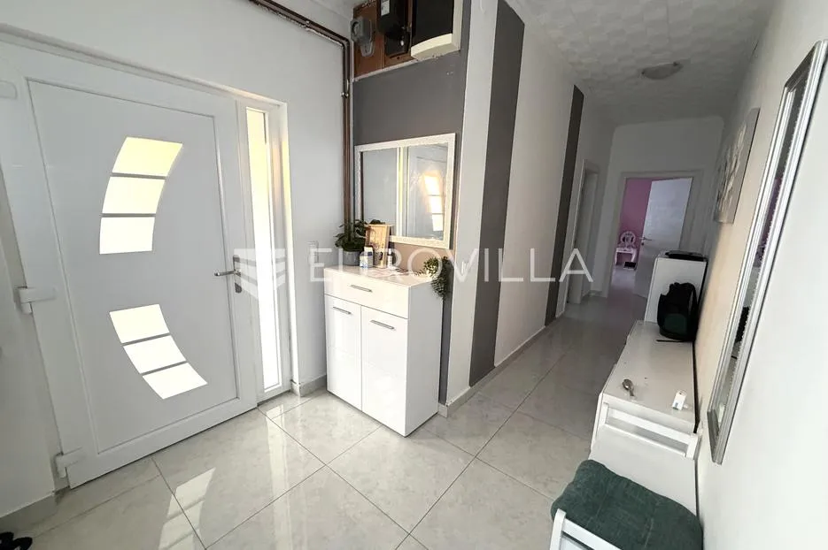 đakovo, centar, novouređena kuća 250 m² - slika 22