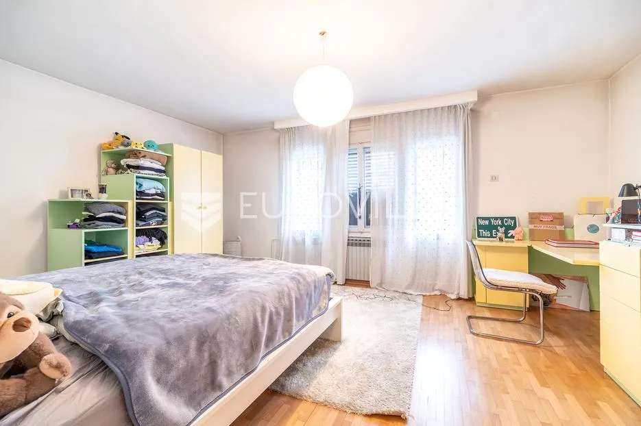 zagreb, lašćina, kuća na tri etaže s dvorištem, vrtom i garažom, 307 m² - slika 8