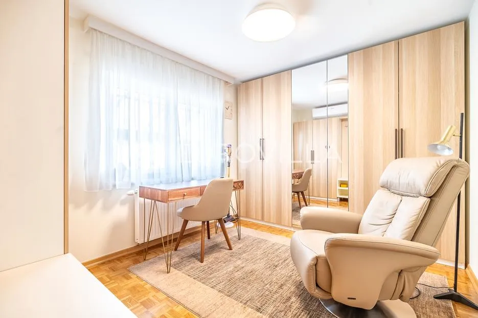 zagreb, vrapče, kuća s dva odvojena stana, potpuno renovirana 2023., terasa, dvorište - slika 6