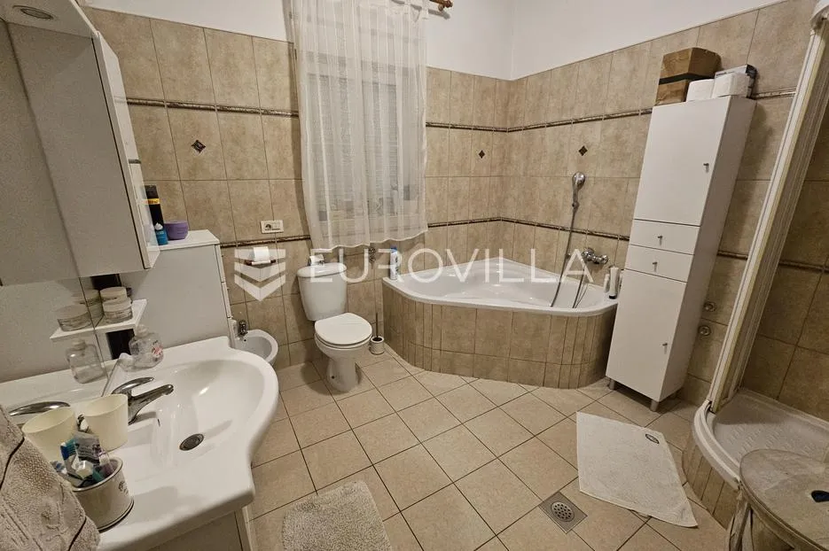osijek, donji grad, adaptirana kuća s velikim potencijalom, 700 m², plac 947 m² - slika 21