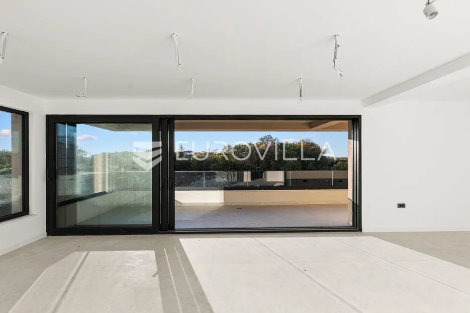 istra, poreč, novogradnja, prostrani penthouse sa krovnom terasom, odlična lokacija - slika 11