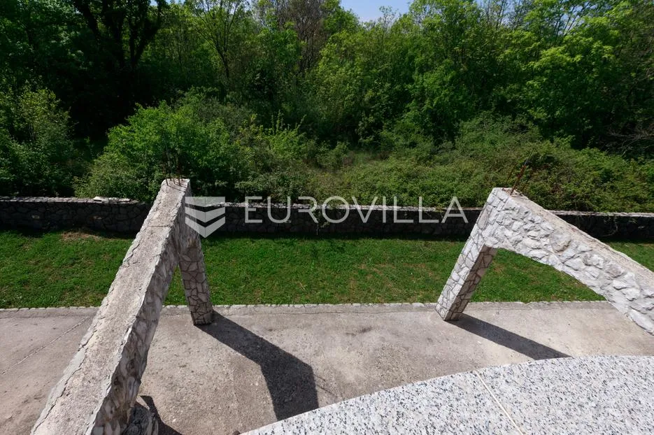 krk, kras, prekrasna kuća s 4 stana i prostranom okućnicom - slika 45