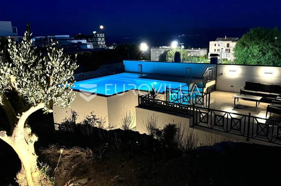 split, firule, dvosoban stan u blizini centra, 2 parkirna mjesta, kratkoročno - slika 15