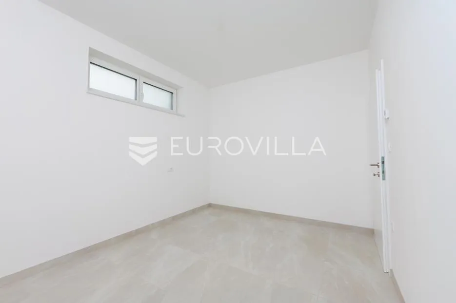 crikvenica, trosoban stan 72 m² s prostranom terasom i parkingom - slika 11