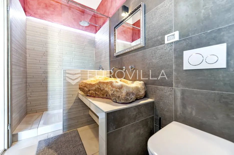 rovinj, šira okolica rovinja posebna samostojeća kuca 200 m² - slika 35