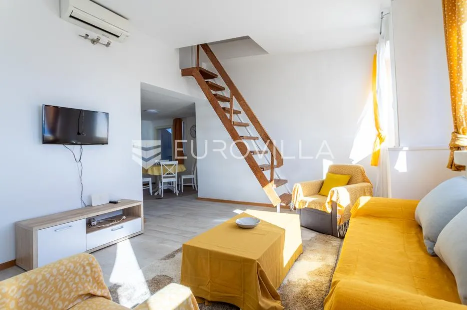 split, meje, dvosoban stan s pogledom blizu plaže - slika 3